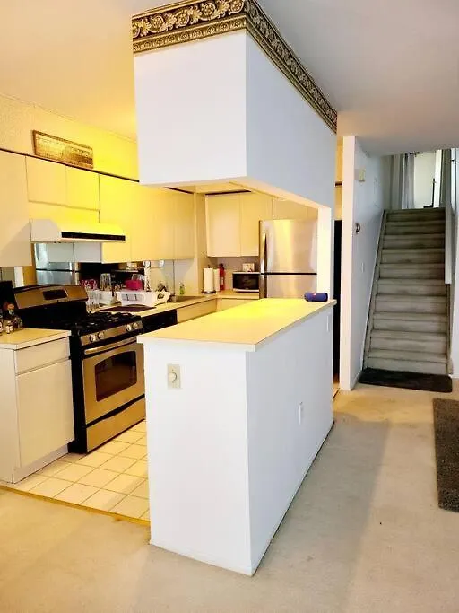 Spacious 3 Level Condo/Townhouse, Free Parking. ニューヨーク