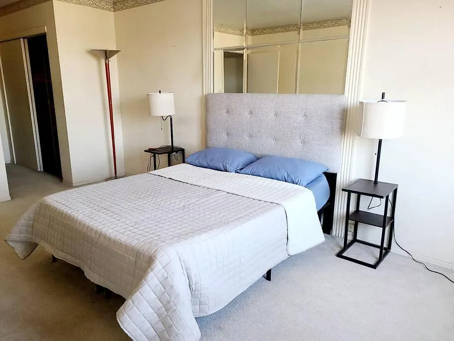 ניו יורק Spacious 3 Level Condo/Townhouse, Free Parking. דירה ניו יורק
