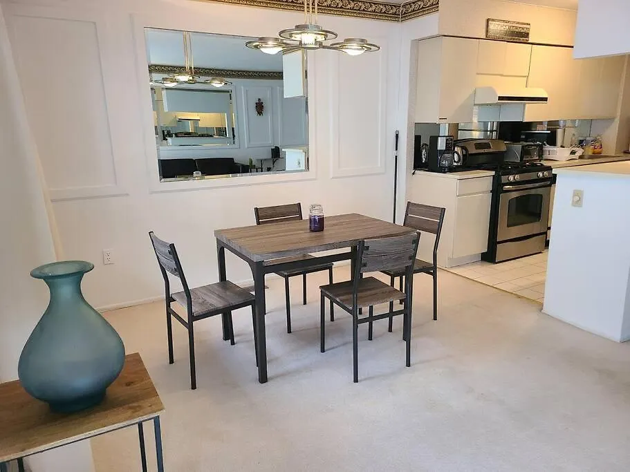 ניו יורק Spacious 3 Level Condo/Townhouse, Free Parking. דירה